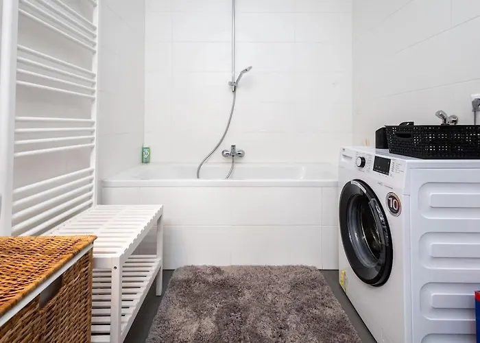Orestaliving - 2br On The Danube Canal