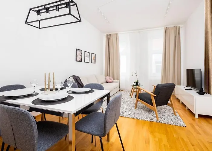 Orestaliving - 2br On The Danube Canal Διαμέρισμα