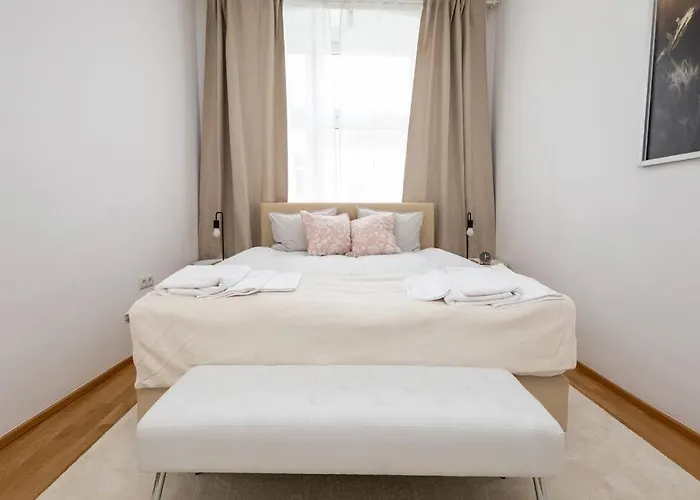 Orestaliving - 2br On The Danube Canal Διαμέρισμα