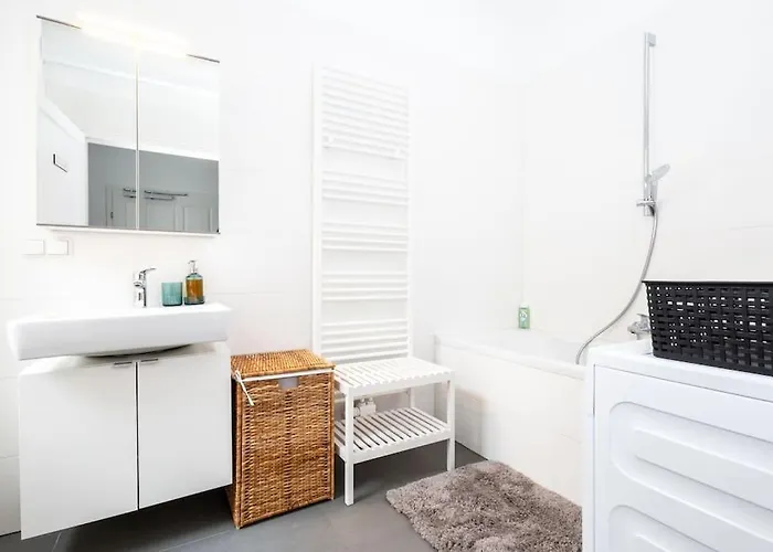 Orestaliving - 2br On The Danube Canal Διαμέρισμα *
